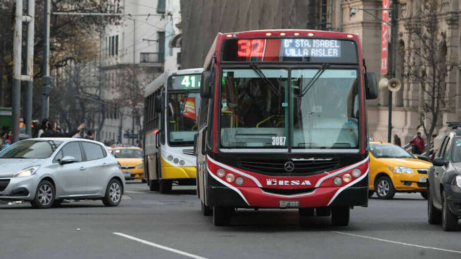 Paro de colectivos: La CNRT sanciona en $18 millones a empresas de transporte