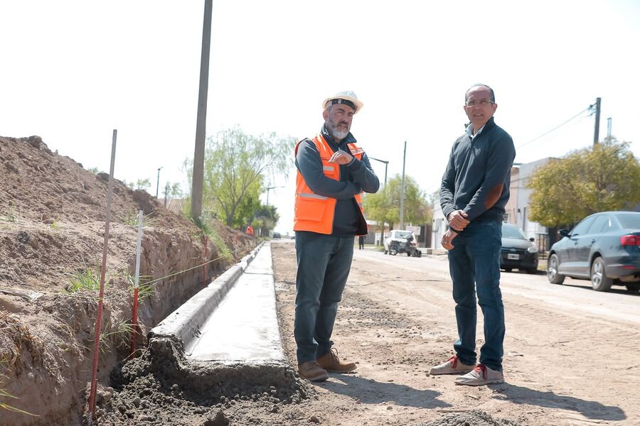 Bolívar: Marcos Pisano recorrió el avance de los 154 lotes junto a sus beneficiarios