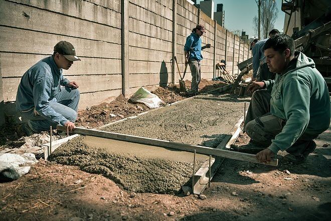 Escobar: Avanzan los trabajos de pavimentación en Garín y Maquinista Salvio