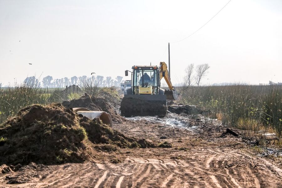 Bolívar: Continúan los trabajos en los caminos rurales del partido