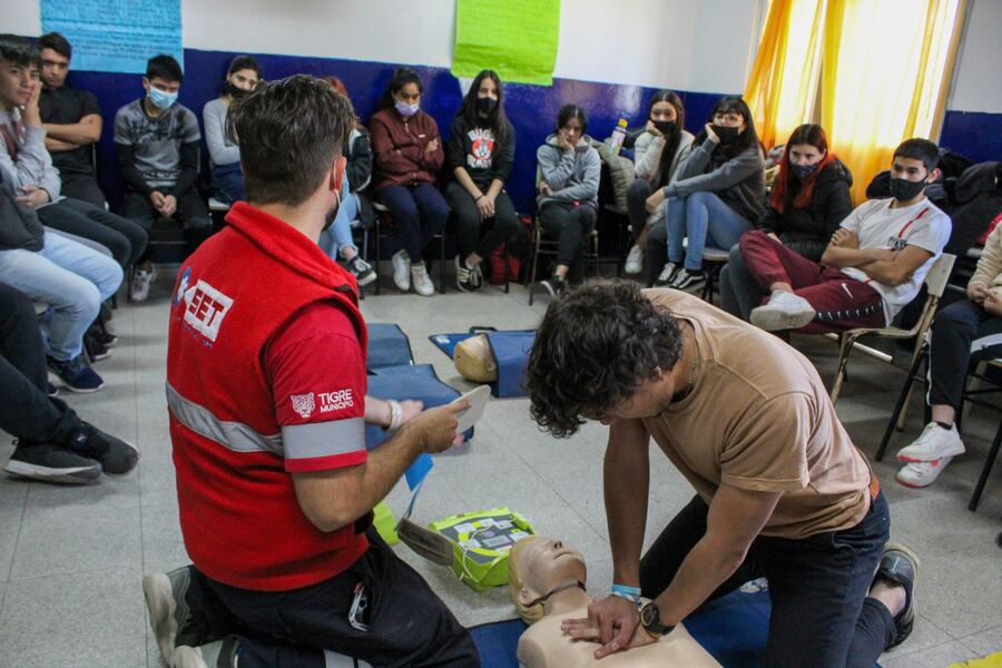 Tigre: El Municipio continúa con el dictado de cursos de RCP en las escuelas