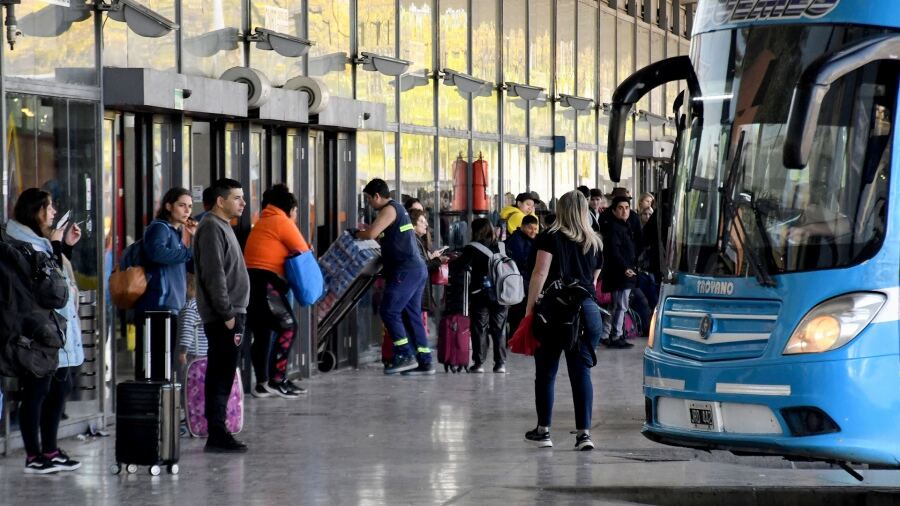 Más de 3 millones de turistas viajaron por el país durante el finde largo