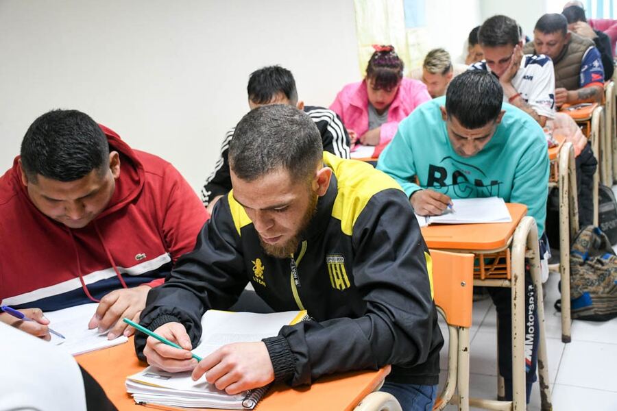 Presos de cárceles bonaerenses comenzaron las pruebas para ingresar a la UNLP