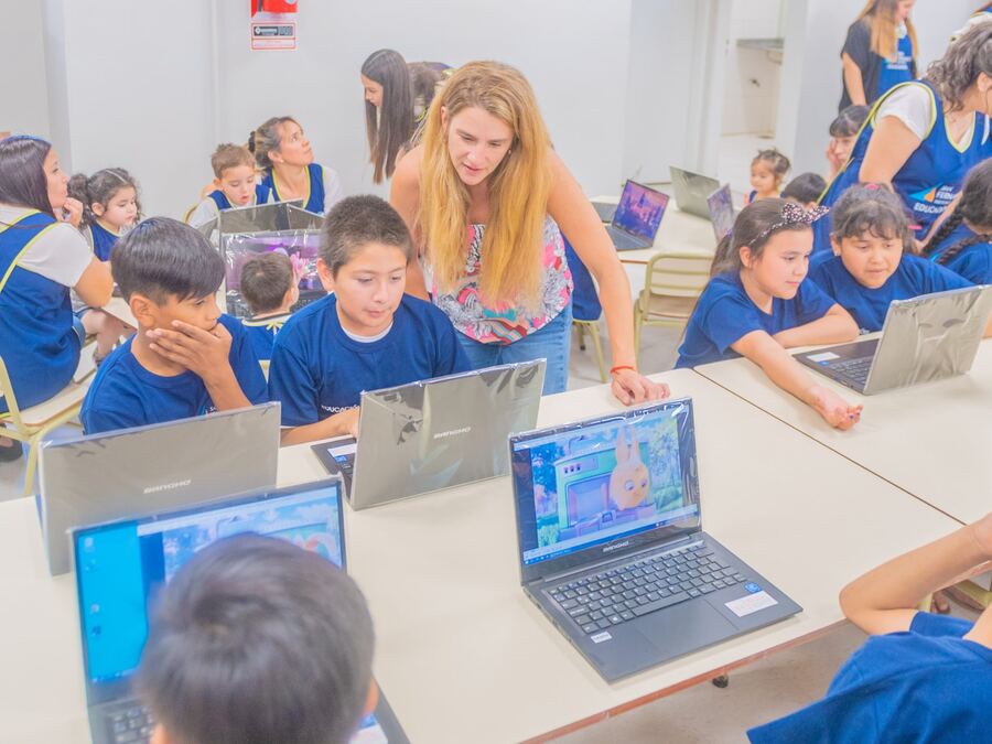 San Fernando: Suman más de 100 notebooks a los Centros Educativos Municipales