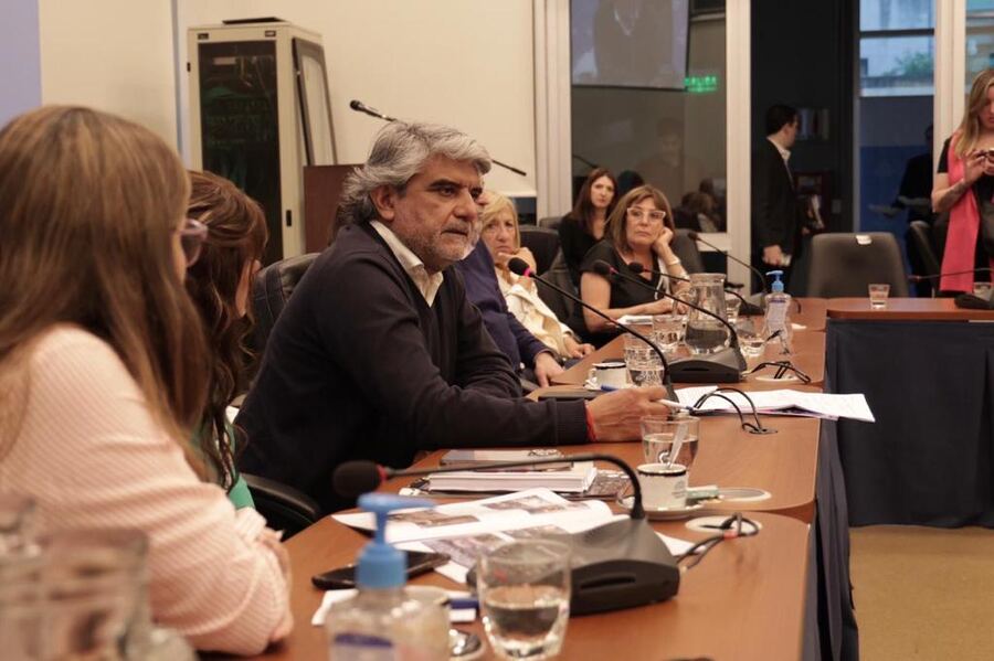 Ministro de Trabajo bonaerense se expresó en favor de reducir la jornada laboral