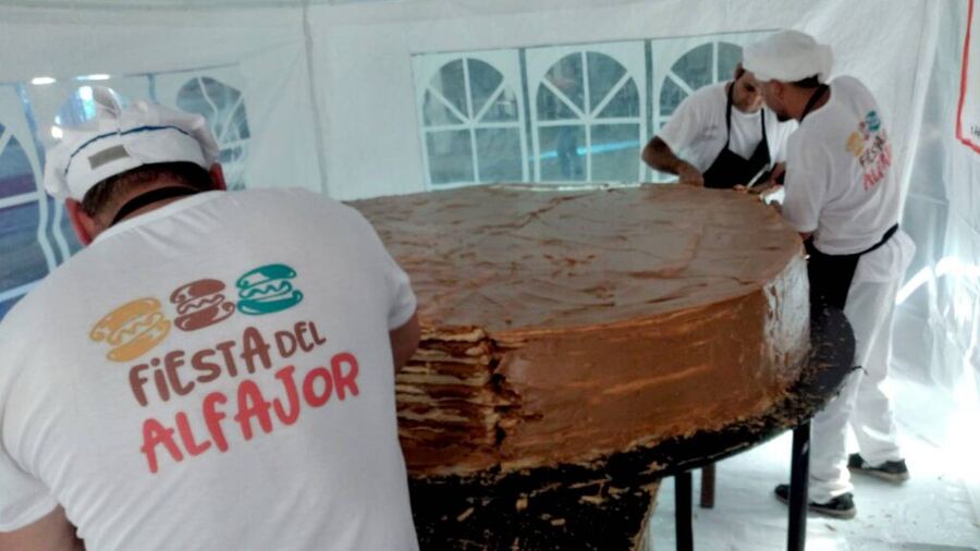 Gonzales Chaves: Llega la Fiesta del Alfajor y preparan uno de 600 kilos