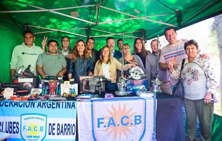 Merlo: Entregan herramientas y maquinarias a vecinos emprendedores