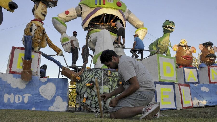 La Plata: Crearán un "Museo del Muñeco" con imágenes de los momos que se queman en Año Nuevo