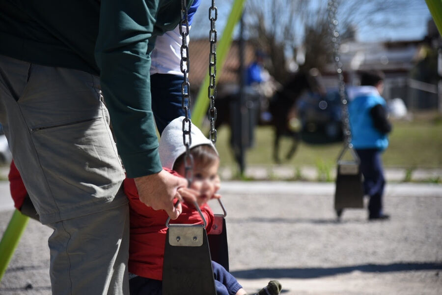 La Plata: Cómo funciona el programa ‘Familias que abrigan’, que busca hogares para niños en situación de vulnerabilidad