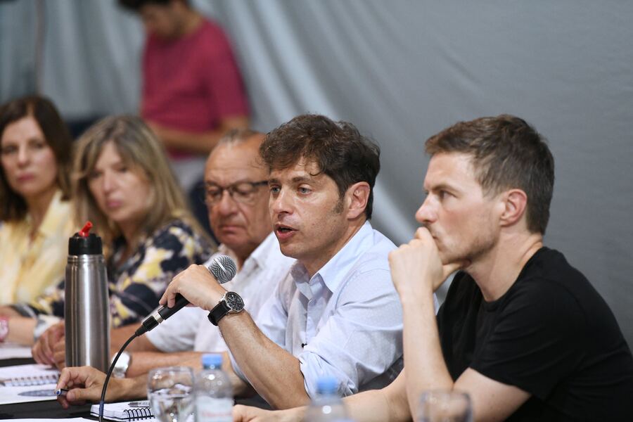 Kicillof en Claromecó destacó que "hay que generar valor agregado y eso lo hace la ciencia"