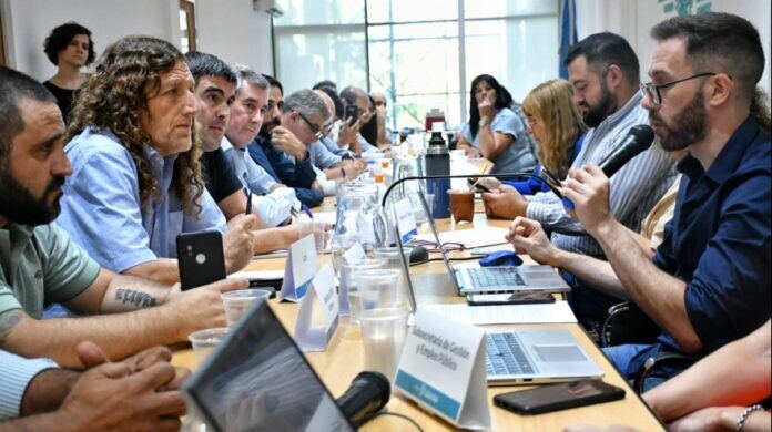 La Provincia y los gremios negocian recategorizaciones para estatales