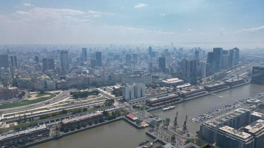 Zona Norte de PBA y la Ciudad de Buenos Aires están bajo humo por incendios en el Delta del Paraná