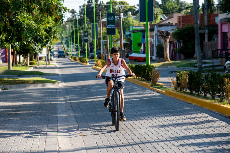 Exaltación de la Cruz: Quedó inaugurada la renovación de la Avenida Belgrano