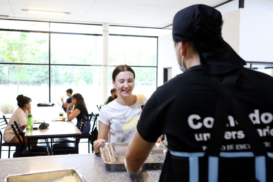 Volvieron los almuerzos del Comedor Universitario de la UNLP