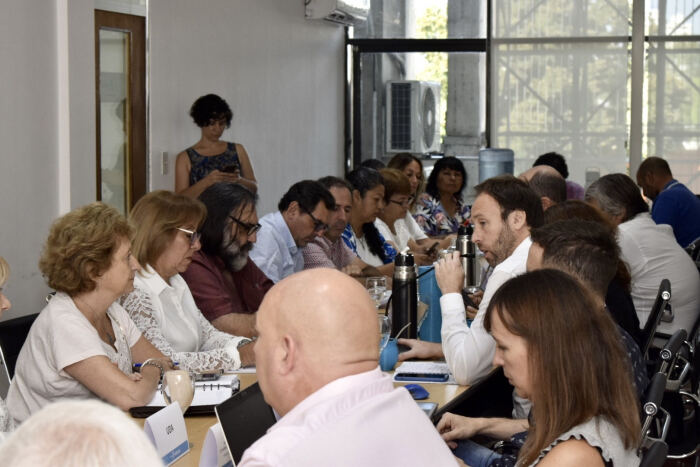 La Provincia propuso a gremios docentes un incremento salarial de 40% hasta julio