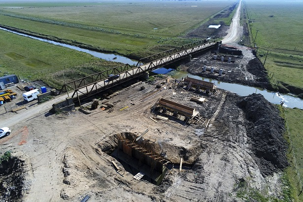 El gobierno bonaerense reconstruye 24 puentes de la red vial provincial