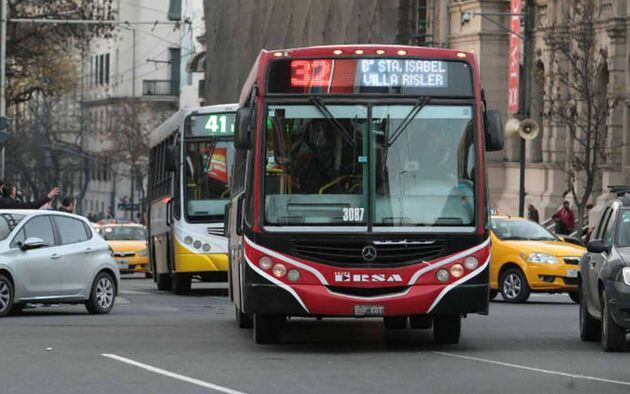 Un paro de colectivos afecta a 80 líneas del AMBA y el interior