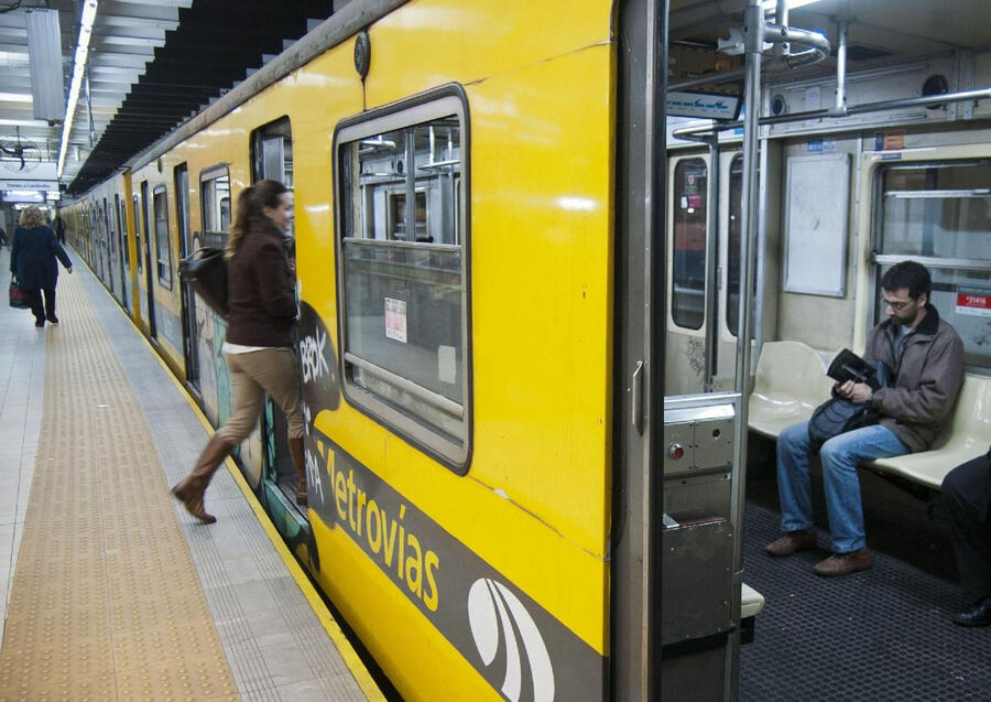 Finalizó el paro en las líneas D, E y el Premetro, y el servicio comienza a normalizarse