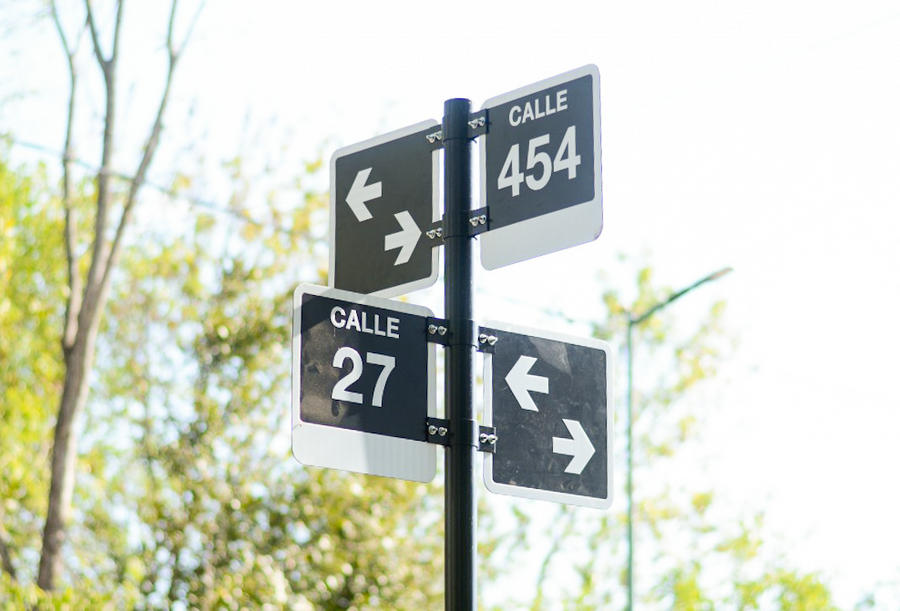 La Plata: Colocan 3 mil nuevos carteles nomencladores de calles para mejorar la circulación
