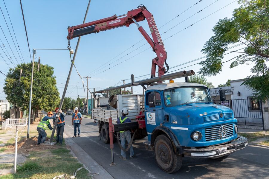 San Nicolás: El municipio avanza en la colocación de nuevas luminarias LED
