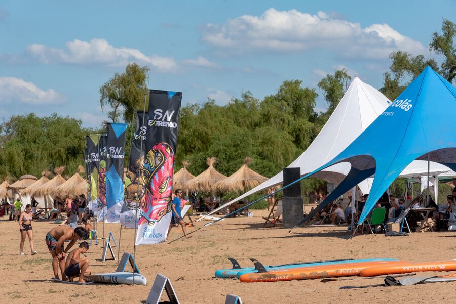 San Nicolás: Se desarrolló la primera competencia de Sup Race en El Arenal