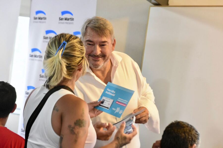 La Provincia entregó nuevos Pases Libres Multimodales en Hurlingham y San Martín