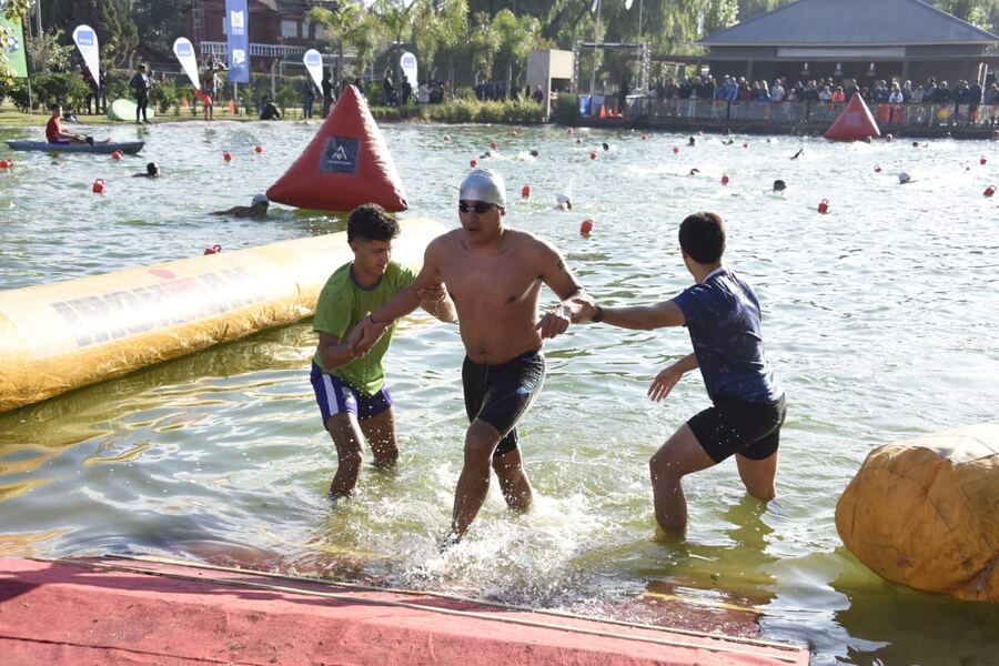 Malvinas Argentinas: Con más de 800 participantes se realizó el primer triatlón