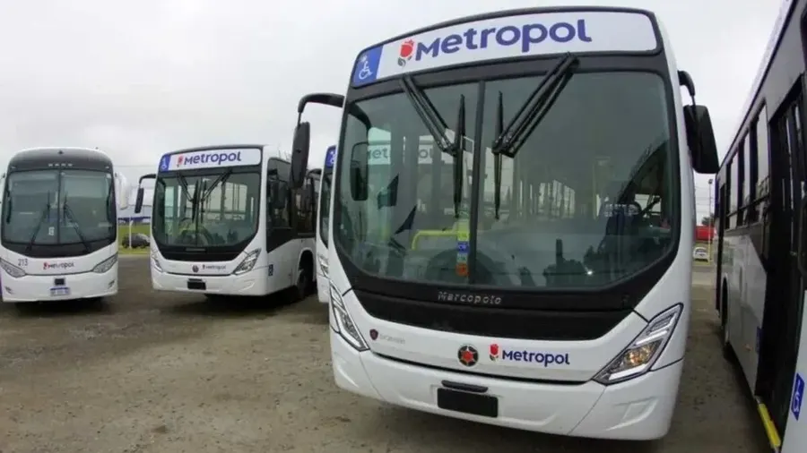 Paro total en 23 líneas de colectivo de la empresa Metropol