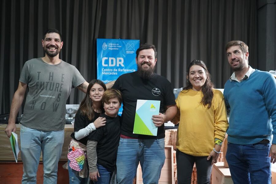 Mercedes: El municipio entregó herramientas y maquinarias a emprendedores locales