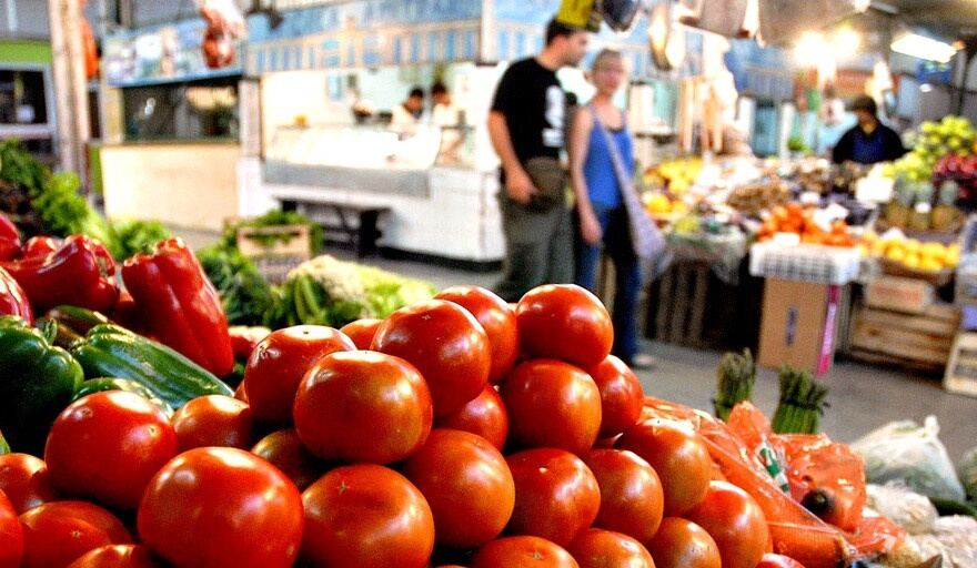 La Plata: Se renovó el acuerdo de precios accesibles en los mercados Central y Regional