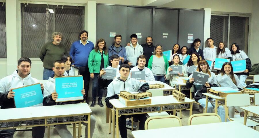 Mercedes: Entregaron notebooks a alumnos de la Escuela Técnica 2 de Gowland