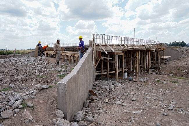 Navarro: Continúan las obras en un puente de Villa Moll