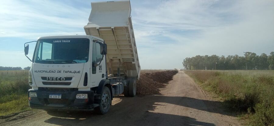 Tapalqué: Realizaron trabajos de reparación y mantenimiento de caminos rurales