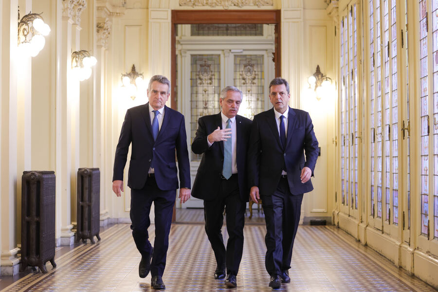 Massa analiza un "alivio" en el pago del impuesto a las Ganancias