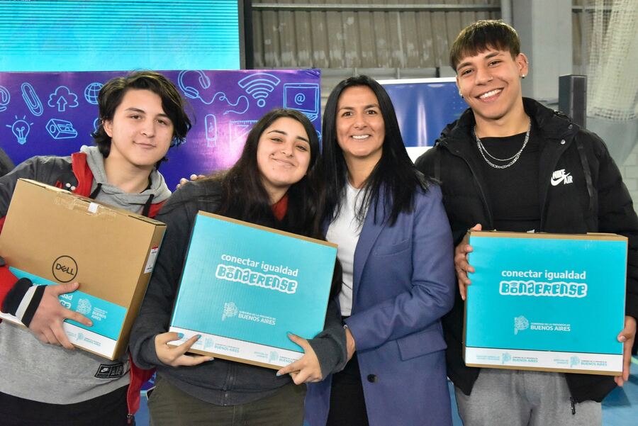 Malvinas Argentinas: Entregan 470 netbooks del Programa “Conectar Igualdad”