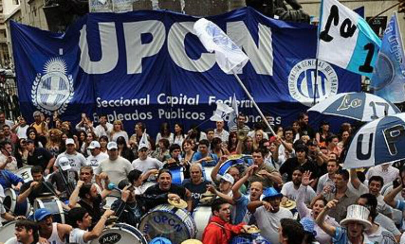 El Gobierno y UPCN acordaron un 33% de aumento trimestral y ATE lo rechazó por "insuficiente"