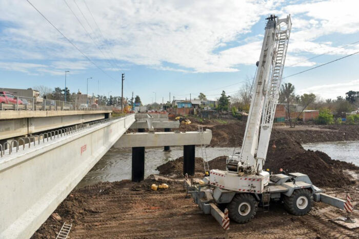 Avanzan las obras del Puente Néstor Kirchner en Villa Udaondo