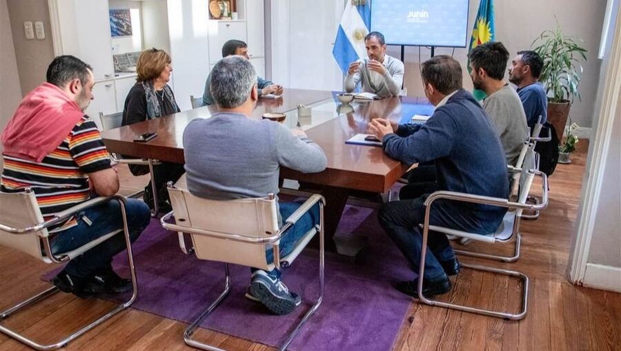 Junín: El intendente Petrecca se reunió con vecinos de Los Almendros y Villa del Parque