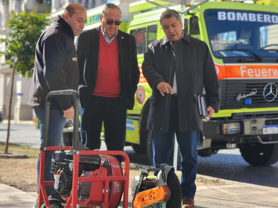 Tandil: El municipio adquirió una nueva autobomba para el cuartel de bomberos de Vila Italia