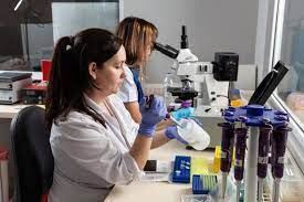 Aseguran que “es inviable” el día a día en el Laboratorio y no descartan cobrar un bono extra