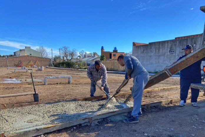 Luján: El municipio construye una nueva plaza en el barrio Sarmiento
