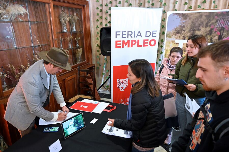 Tigre: Más de 2500 vecinos participaron de la primera Feria de Empleo del Municipio