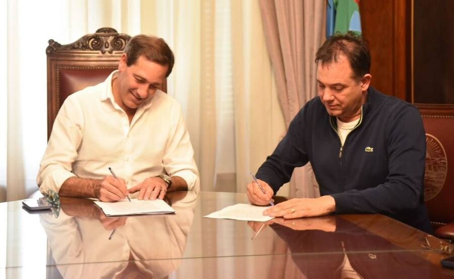 El Ministerio de Trabajo citó a Julio Garro por las paritarias ilegales.