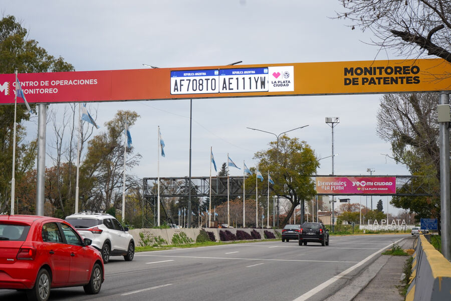 La Plata: Ya funciona el nuevo lector de patentes de la autopista La Plata - Buenos Aires