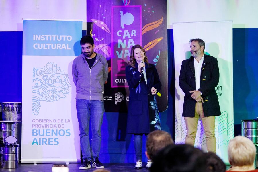 La provincia entregó instrumentos a murgas y agrupaciones de carnaval