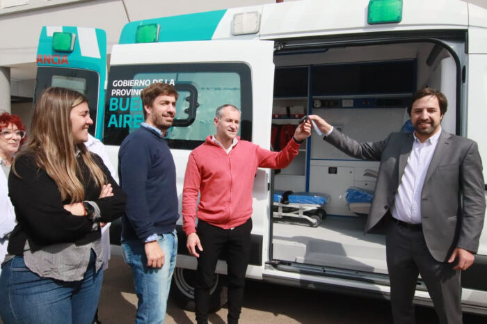 Mercedes: Kreplak entregó dos ambulancias y equipamiento en la ciudad
