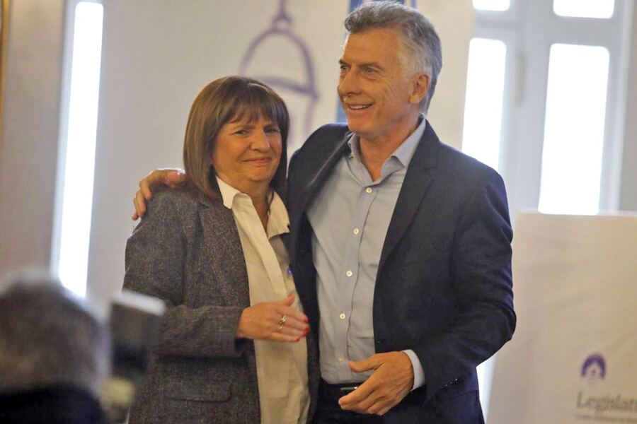 Macri expresó su "apoyo incondicional" a Milei y dijo que los radicales "transaron con Massa"