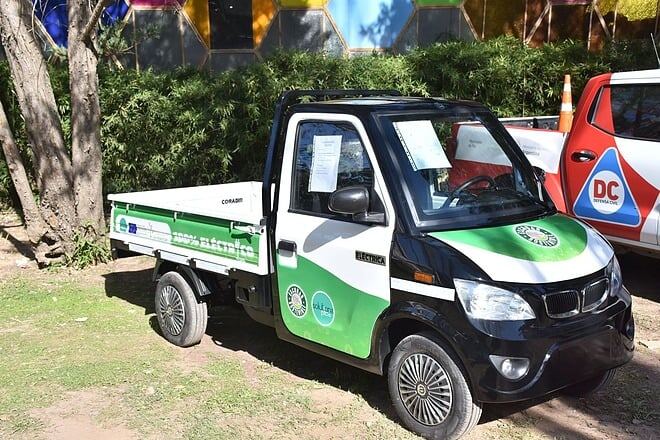Escobar: Incorporan dos camionetas 100% eléctricas para el traslado de alimentos a merenderos