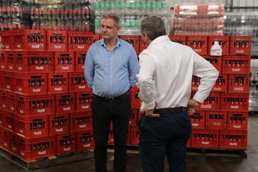 Madariaga: Santoro visitó el nuevo galpón de la embotelladora de Coca Cola