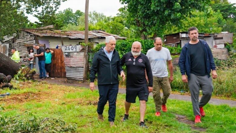 La Plata: Julio Alak recorrió las zonas más afectadas por el temporal